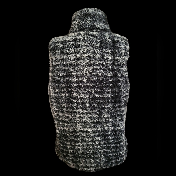 Simply Southern Large Faux Fur Vest black and gray - Picture 11 of 14